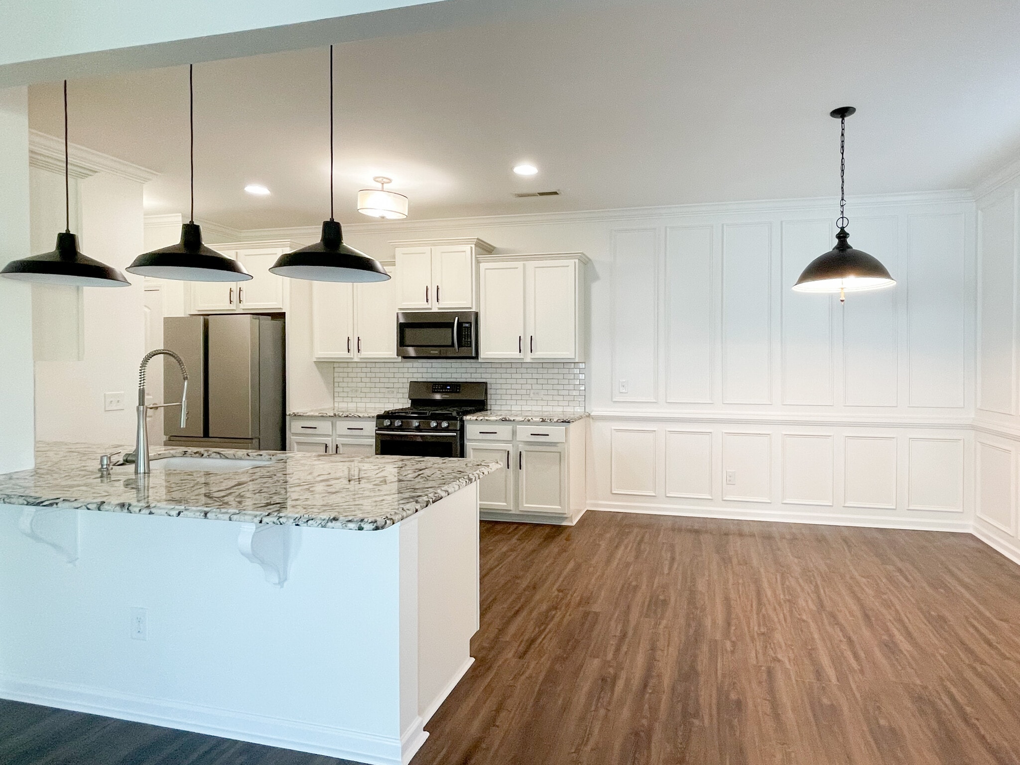 Kitchen and dining room - 10205 Sam Meeks Rd