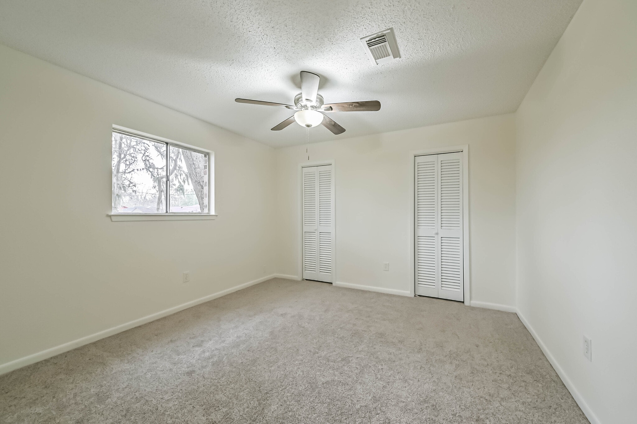 Building Photo - 202 Lakewood Dr