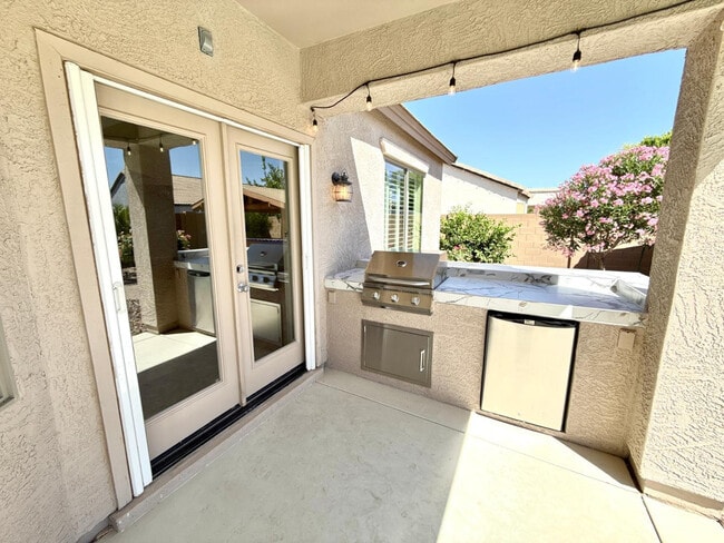 Building Photo - 17455 W Meadow Ln