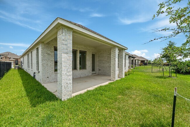Building Photo - 7623 Coral Lk Dr