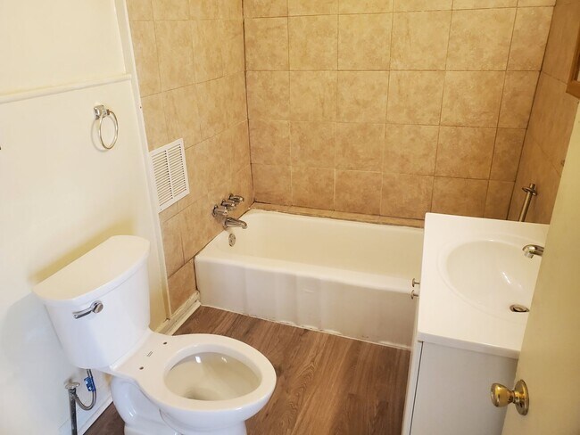 Building Photo - 3 Bedroom House in West Philadelphia