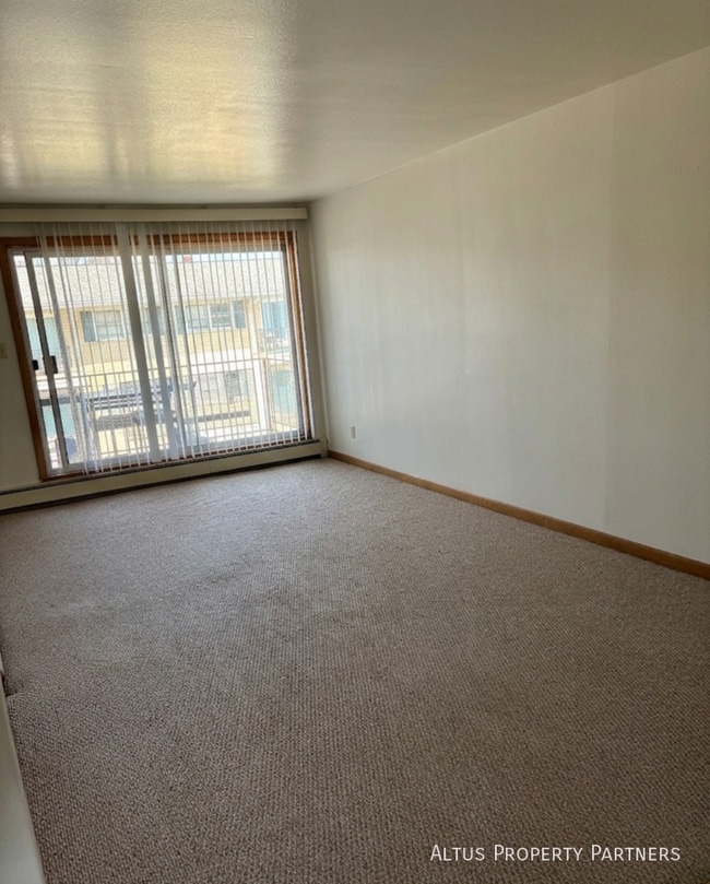 Building Photo - 17385 70th Ave