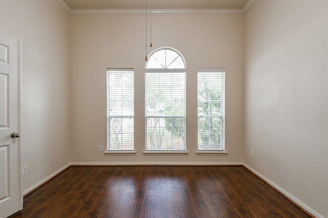 Building Photo - 2318 Appian Way