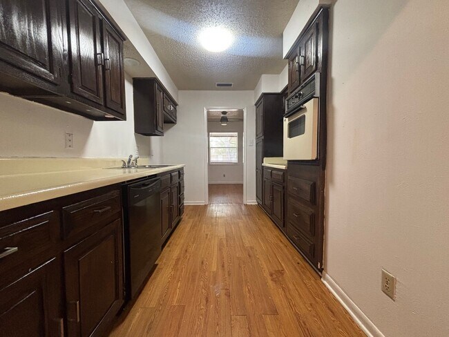 Building Photo - 1508-1510 Blackwell Drive