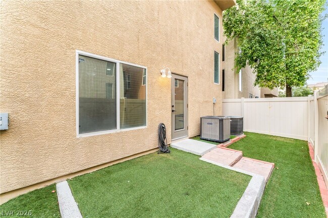 Building Photo - 10512 Longoria Garden St