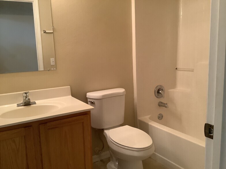 Building Photo - 5276 Mansford Pl