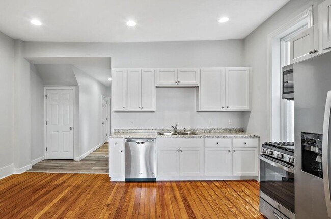 Building Photo - 119 N 4th St