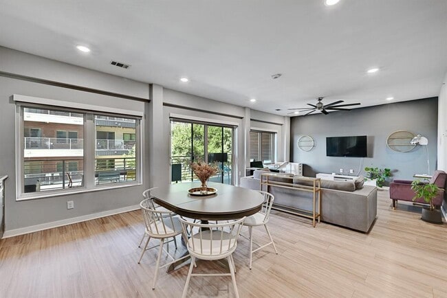 Building Photo - 4361 S Congress Ave