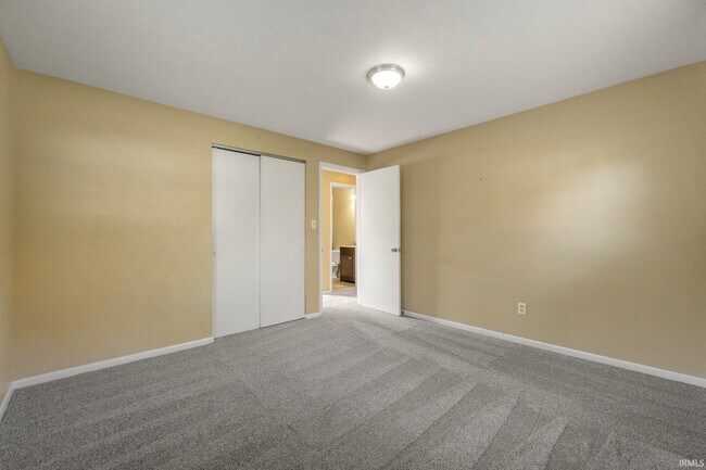 Building Photo - 2221 Graham Dr