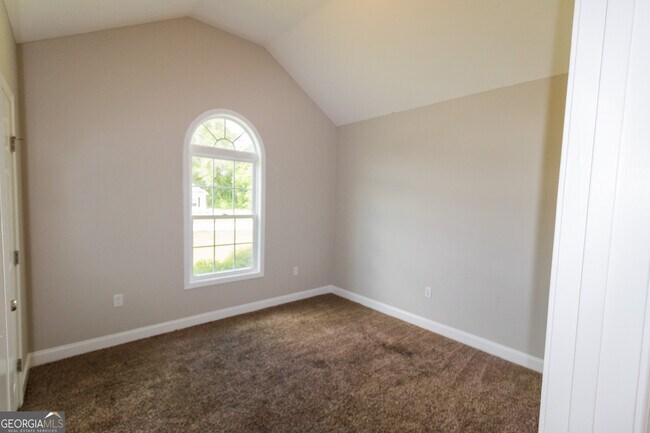 Building Photo - 210 Stillwater Dr