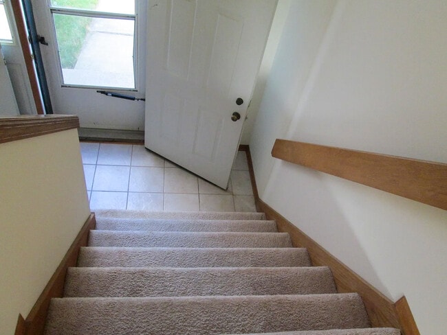 Building Photo - 746A Crawford Dr