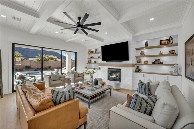 Building Photo - Beautiful 6-Bedroom, 5-Bathroom Home for Rent in Moorland Park