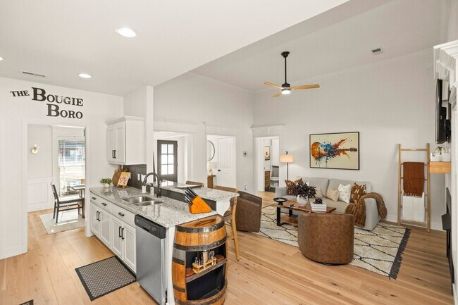 Building Photo - 221 Waldron View Dr