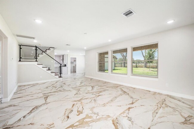 Building Photo - 7711 Antoine Dr