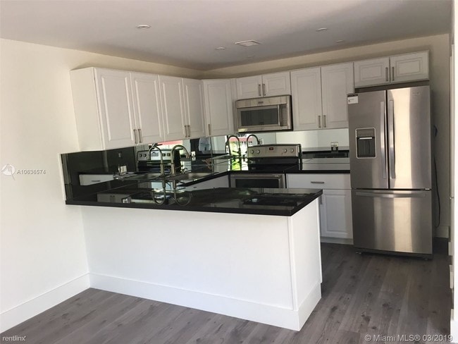 Building Photo - 2 br, 2.5 bath  - Brickell Forest Condo