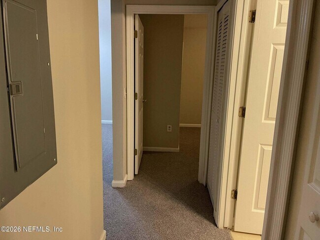 Building Photo - 7920 Merrill Rd