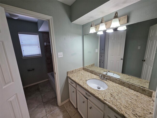 Building Photo - 16806 Sandypine Cir