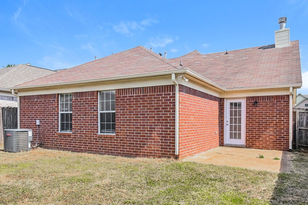 Building Photo - 10105 Cross Ridge Rd