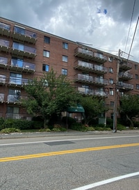 Building Photo - Large, comfortable 1 bedroom with balcony! Parking included! Near Natick Mall!