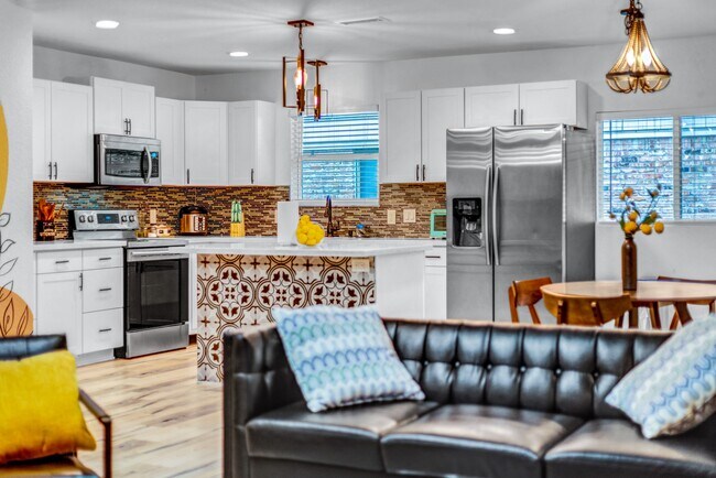 Building Photo - 5918 Lattimer Dr
