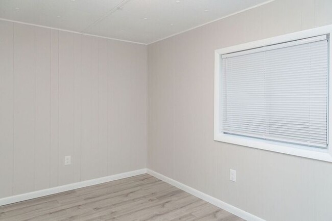 Building Photo - Newly renovated mobile home in Hillsborough