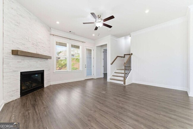 Building Photo - 2025 Abbey Rd