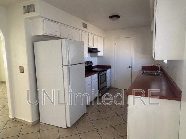 Building Photo - 3635 Clearwater Dr