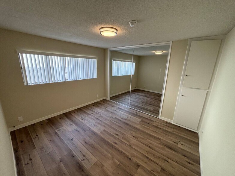 Building Photo - 735 N Sweetzer Ave