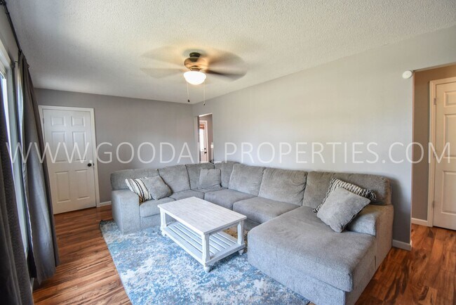 Building Photo - 2 Bedroom 2 Bath Home in Des Moines