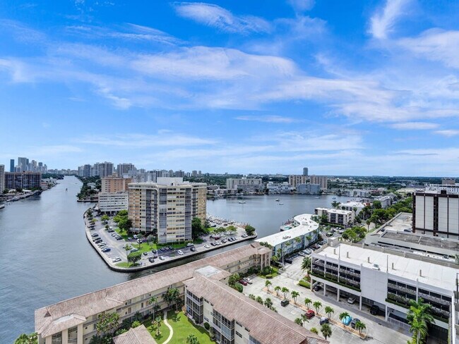 Building Photo - 2602 E Hallandale Beach Blvd