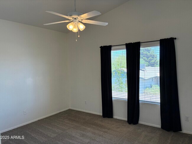 Building Photo - 1750 W Union Hills Dr