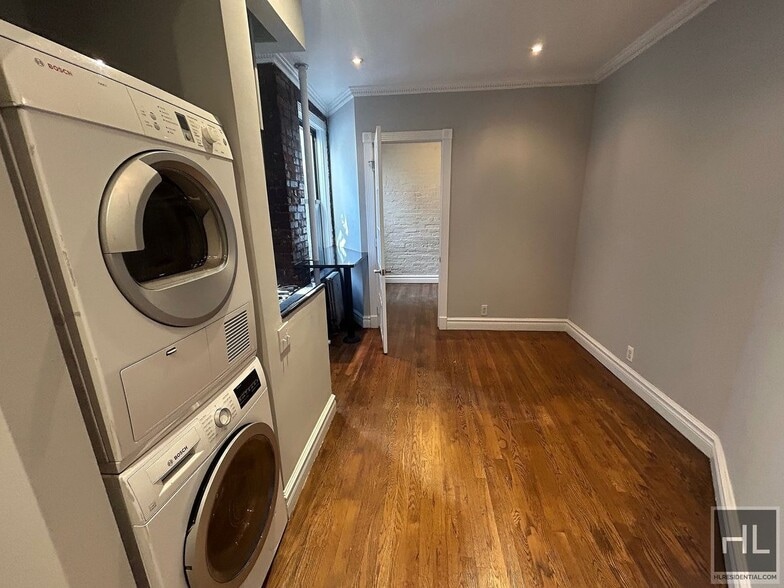 Building Photo - East 13th Street