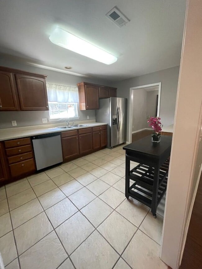 Building Photo - Maryville 37804 - 3 bedroom, 2 bath brick ...