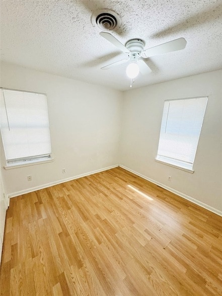 Building Photo - 1521 Longview St