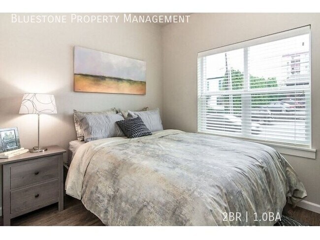 Building Photo - 1721 SE Tacoma St