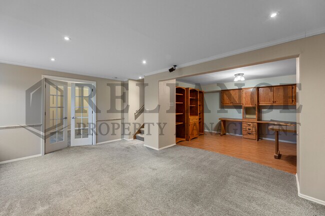 Building Photo - 13806 W Alderny St