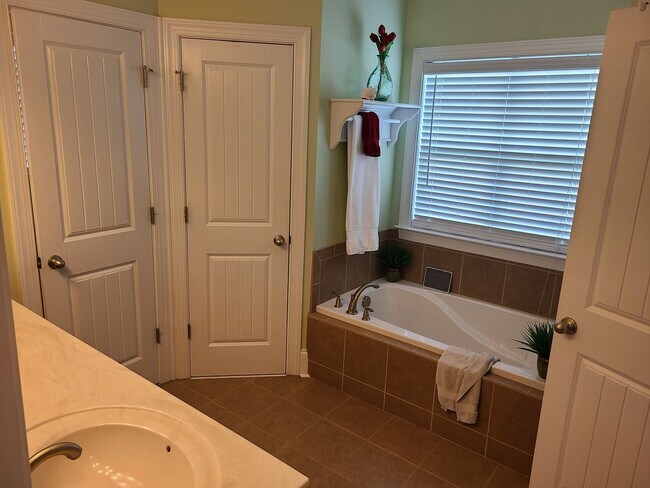 Building Photo - 3 Bed, 2.5 Bath unfurnished home in Chadwick Shores Community Sneads Ferry