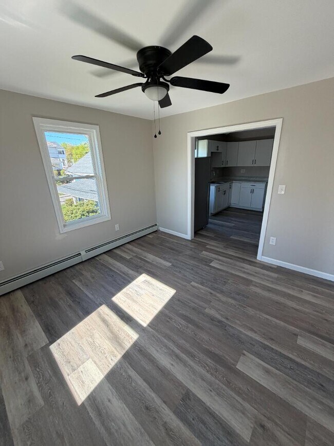 Building Photo - 27 Esmond St