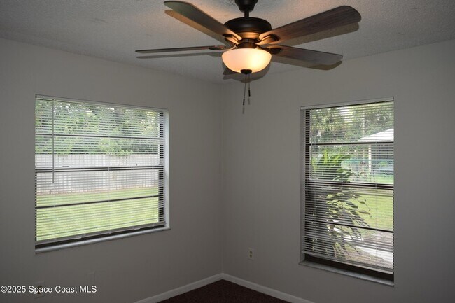 Building Photo - 326 Decordre Rd SE