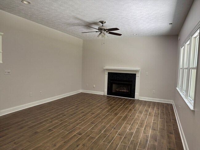 Building Photo - 116 Realini Dr