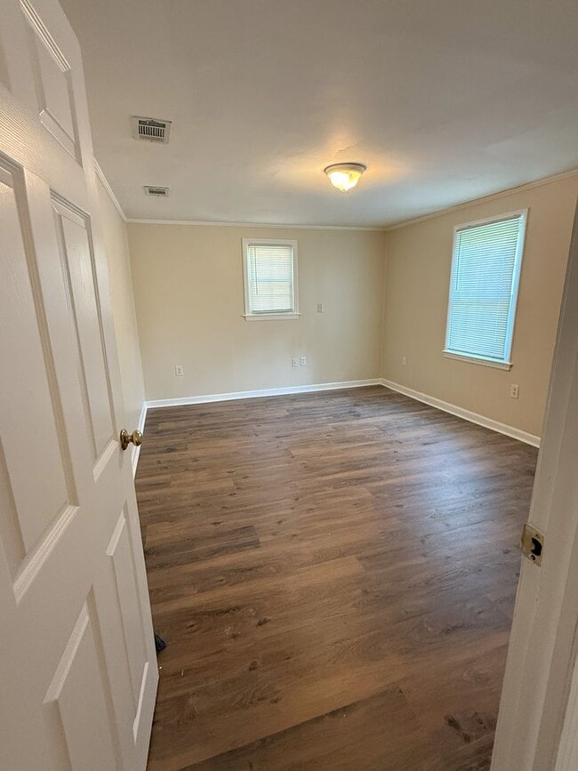 Building Photo - new renovate home