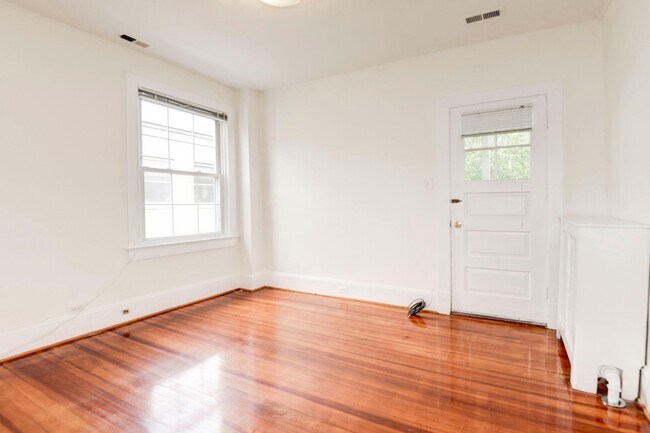 Building Photo - 3805 Shepherd St