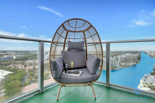 Building Photo - 4010 S Ocean Dr