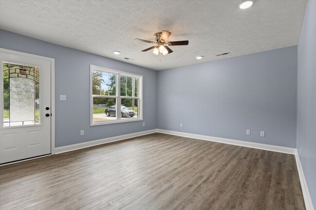Building Photo - New Construction - MOVE IN READY!