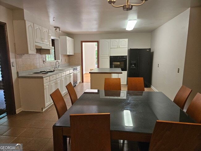 Building Photo - 3543 Cloudland Dr