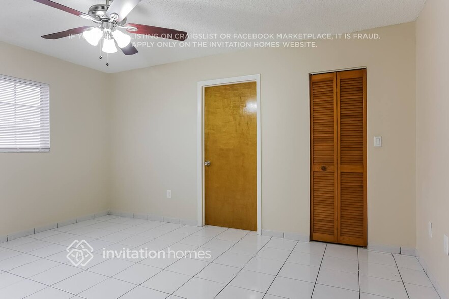 Building Photo - 2522 W 72nd St