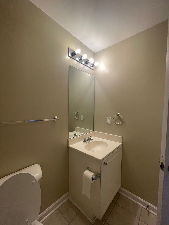 Building Photo - 18-1825 Whittaker