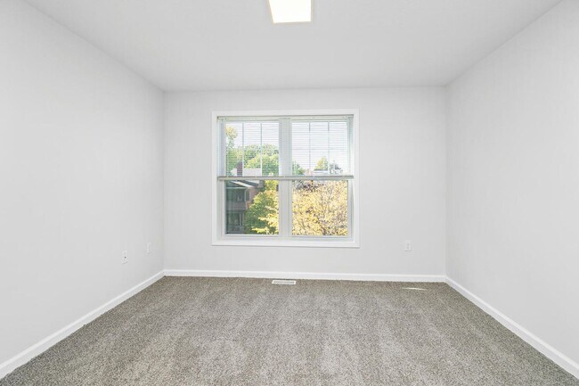 Building Photo - 2109 Aldrich Ave S