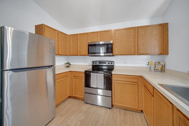 Building Photo - 2427 Silverstone Dr