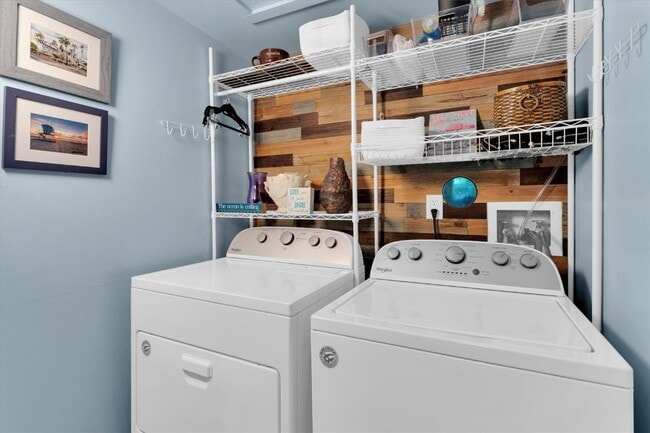 Building Photo - 1656 Herault Pl